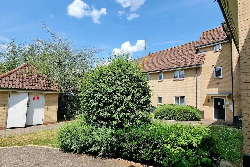 Specious Parkview Apartment, 4 Mins Walk To Underground Ilford Reino Unido