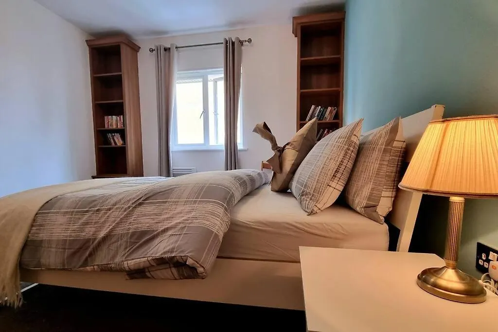 Specious Parkview Apartment, 4 Mins Walk To Underground Ilford Apartamento