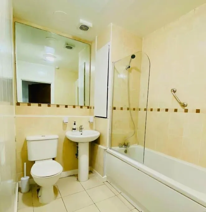 Specious Parkview Apartment, 4 Mins Walk To Underground Ilford Reino Unido